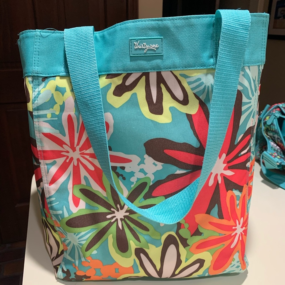 Thirty-One Essential Utility Tote Daisy Craze